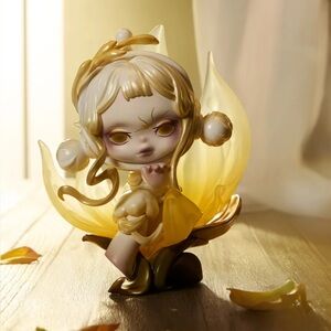 Skullpanda - petals in four acts -  the invitation of light - pop mart